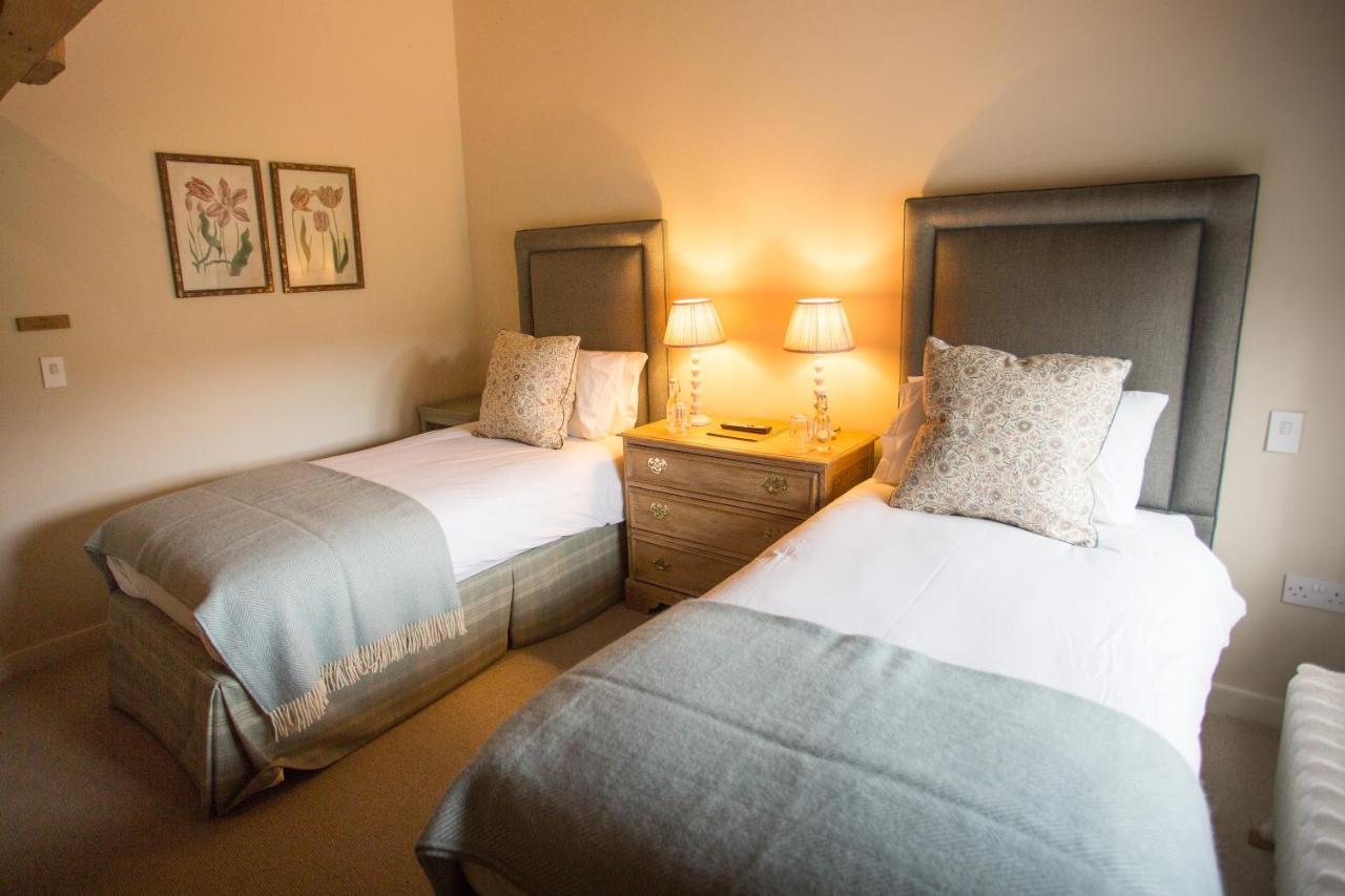 The Three Daggers Bed & Breakfast Edington  Exterior photo