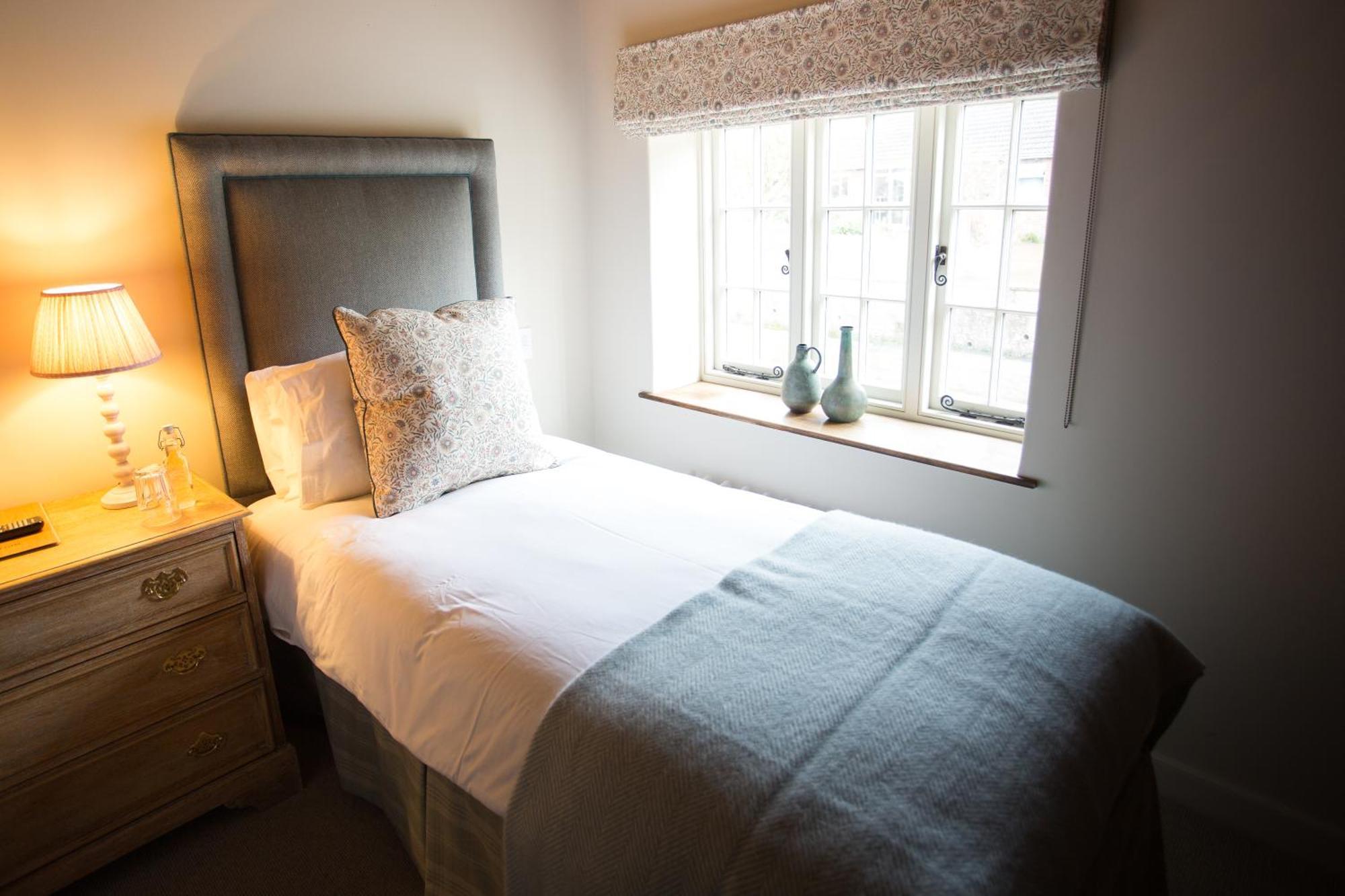 The Three Daggers Bed & Breakfast Edington  Room photo